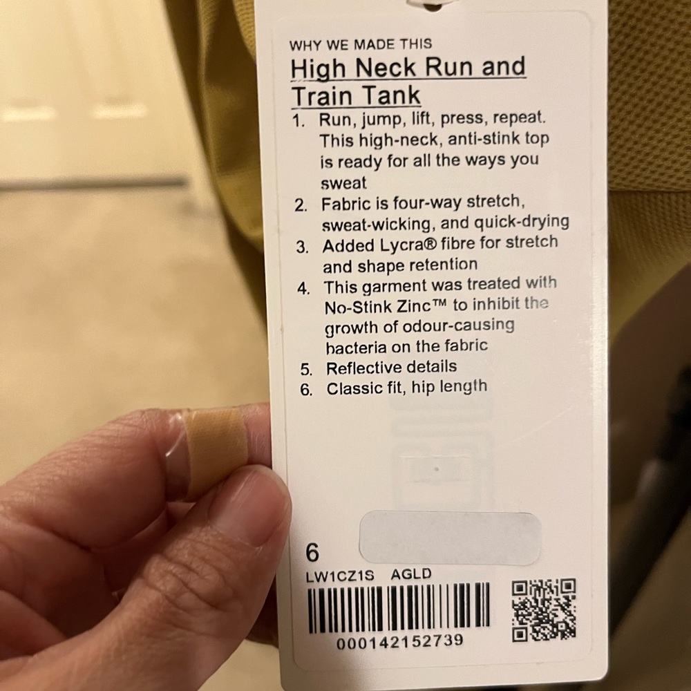 Lululemon High Neck Run and train tank size 6 Auric Gold Color